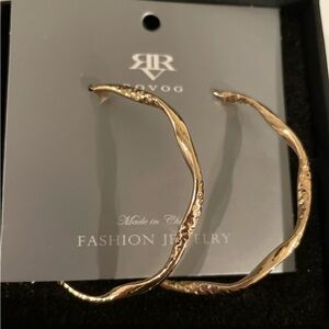 💥 $10 or 3 for $15 💥 Textured Gold Hoop Earrings